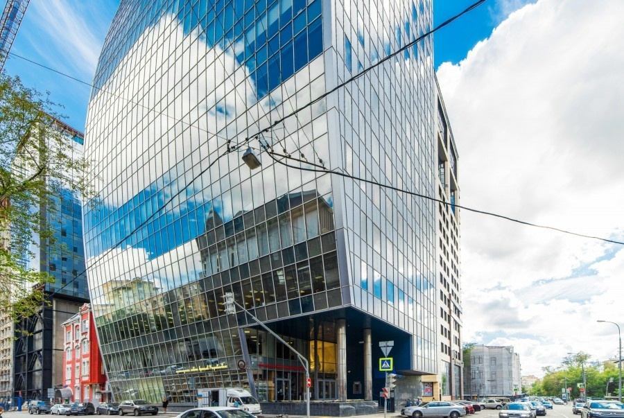 Бизнес-центр Capital Tower - офисный центр класса А  в 5 мин. пешком от м. Маяковская. 
 
Вакантные площади: 1 этаж -128.4 кв.м.
Планировка: опен спейс и кабинет.
Вход в помещение через турникет бц. По пропускам.


Вентиляция: приточно-вытяжная. 
Кондиционирование: центральное. 
Безопасность: ви
