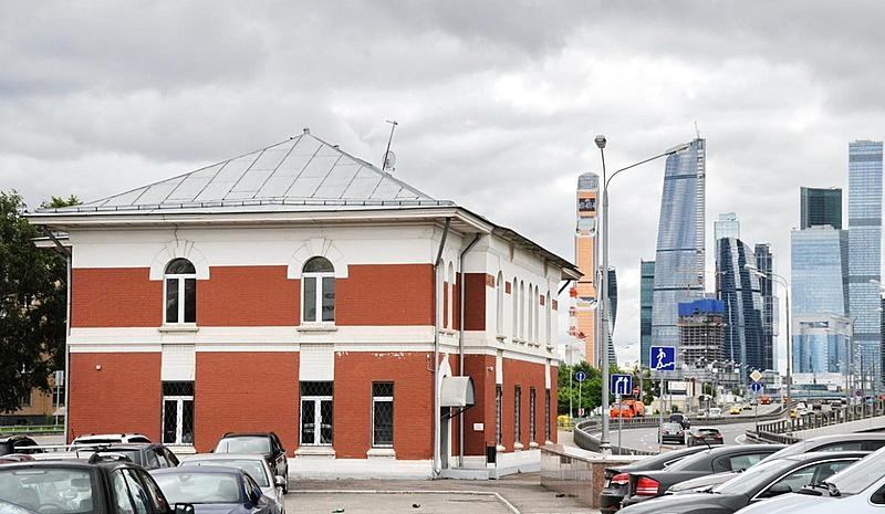 Здание целиком. 
2 этажа. 
Без подвала и мансарды
Общая площадь 426,3 кв.м
Кабинетная планировка, с возможностью демонтажа перегородок
Под любой вид деятельности, в данный момент ветклиника.
Коммунальные и эксплуатационные расходы оплачиваются отдельно будет выходить в месяц около 100 т.р.

Большая 