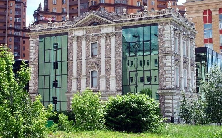 Предлагаем в аренду 3х-этажный презентабельный офисный особняк в комплексе зданий Туполев-Плаза. 

Здание особняка расположено на огороженной территории. 

ОСНОВНЫЕ ХАРАКТЕРИСТИКИ
• 3-этажный офисный особняк
• Охраняемая стоянка
• Год постройки – 2004 год
• система видеонаблюдения и контроля доступ
