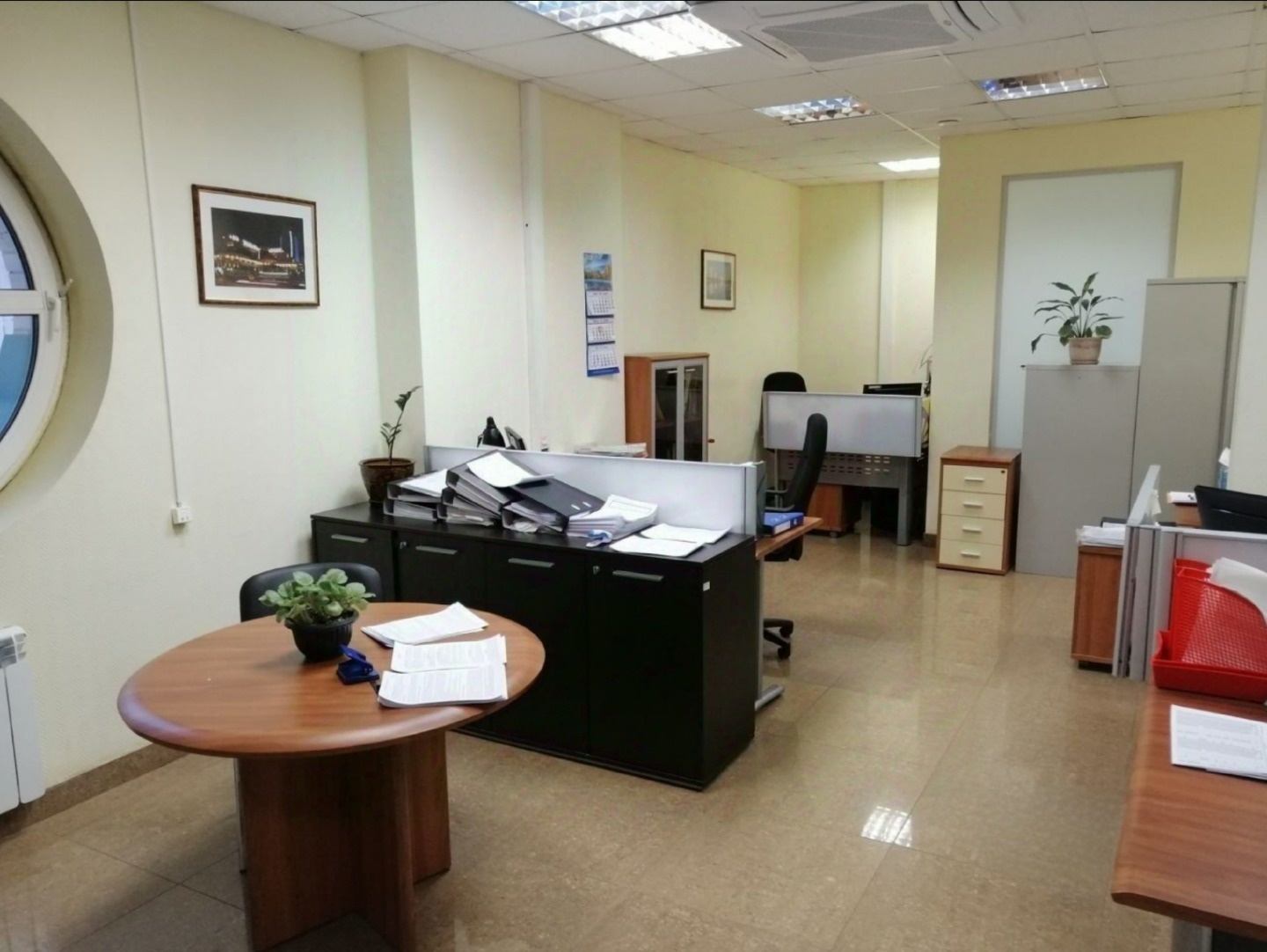 Предлагаем в аренду офис 330 кв.м. в ЖК  Алые паруса. 
кабинетная планировка.
С отделкой, возможно с мебелью.
4 этаж, без лифта.
Возможность оформления пропуска на территорию 5-6 машиномест.
Отдельный вход, есть выход на балкон.
Коммунальные и эксплуатационные расходы оплачиваются дополнительно.