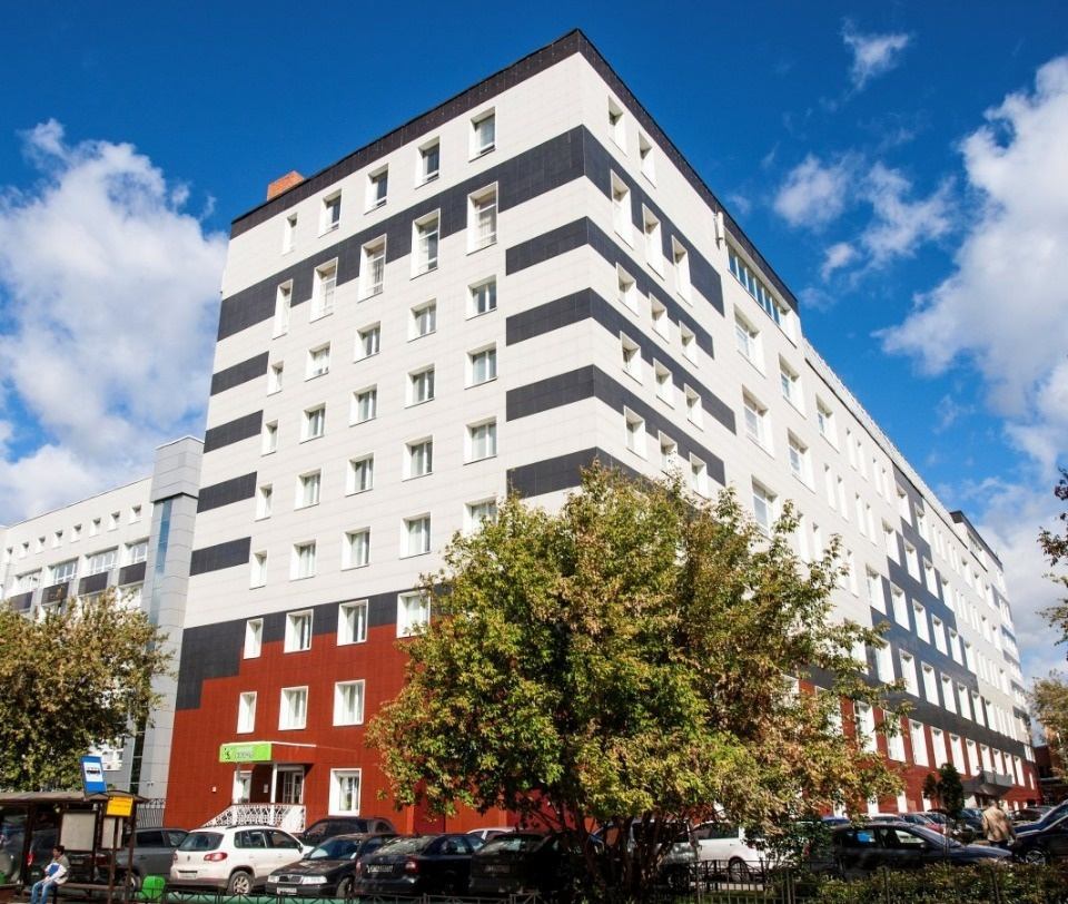 Прямая аренда офиса.

Общая площадь 96,8 кв.м.
Смешанная планировка. 

Система контроля доступа, видеонаблюдение, пожарная безопасность. 
Провайдеры: Совинтел, НТК, Зебра Телеком. 

В здании имеются переговорные комнаты, ресепшн, банкомат, магазин и конференц-зал, работают кафе и столовая.

7 мин от