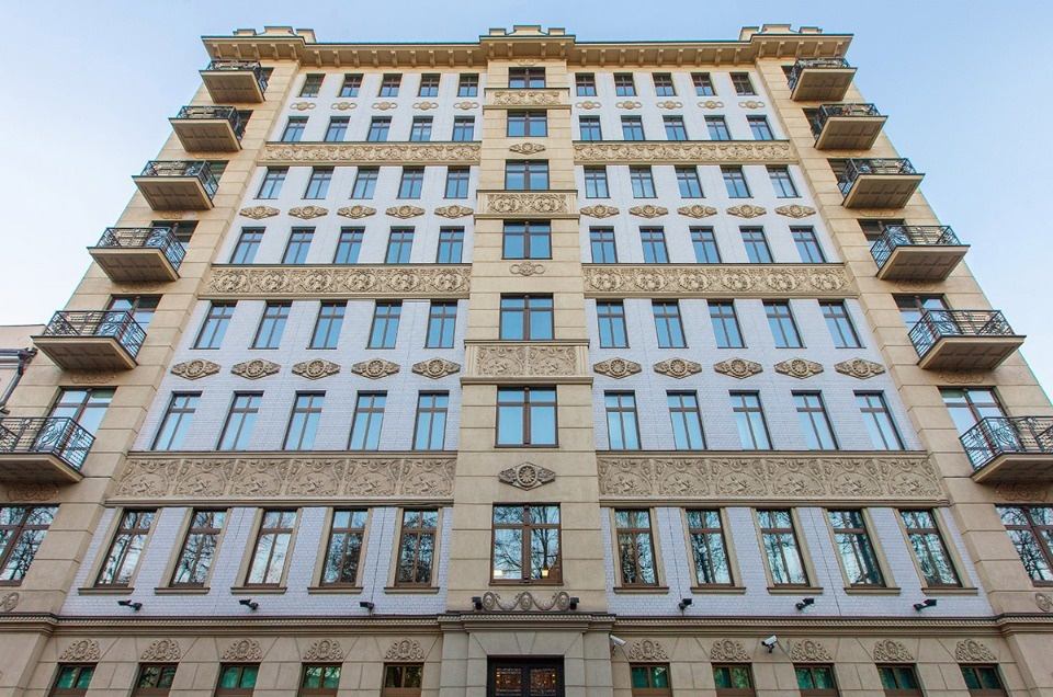 Предлагаем в аренду офис 912 на 5 этаже кв.м. Бизнес Центре класса А.  
Помещение освободится 1.10.21г
Бизнес Центр Гоголевский 11 - расположен на Гоголевском бульваре, в шаговой доступности от станции метро Кропоткинская. 
Количество этажей: 9
Базовой арендной платы – 39 000 руб. за кв.м в го