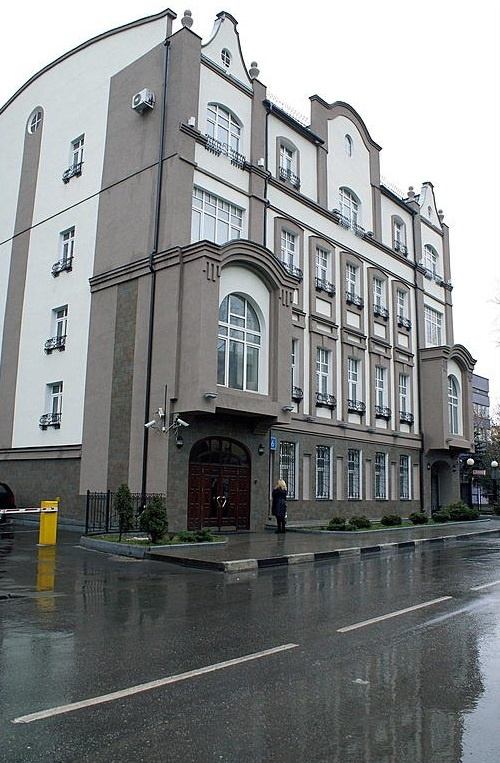 Предлагаем в аренду офис  102 кв.м.
1-й этаж Бизнес Центра по адресу: 1-й Вышеславцев 6. 
Помещение готово к въезду.
Кабинетная планировка.
Хорошая транспортная доступность  и пешая доступность от метро Марьина Роща 10 минут пешком. 
В БЦ круглосуточный режим работы, охрана, видеонаблюдение, пропуск
