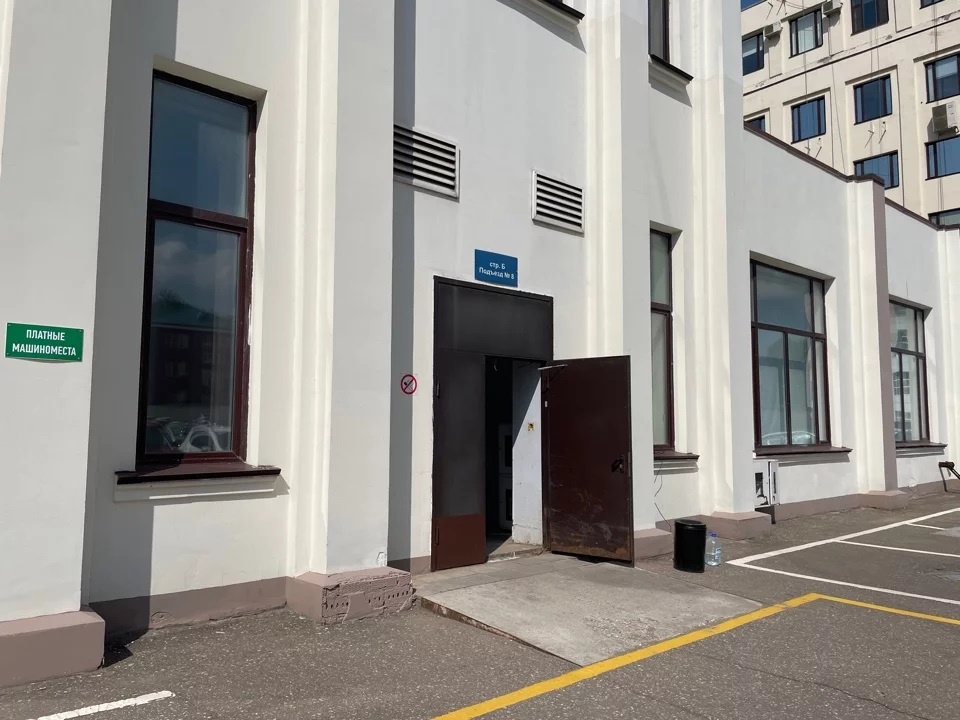 Помещение свободного назначения, общей площадью 1 692,4 м.кв. 

Зальная планировка. 
1-й этаж.
Выполнен качественный ремонт, пол - линолеум, стены - покраска. 
Помещения светлые. 

Помещение комбинированного назначения - можно использовать как офис, склад, интернет-магазин, под производство, и др. в