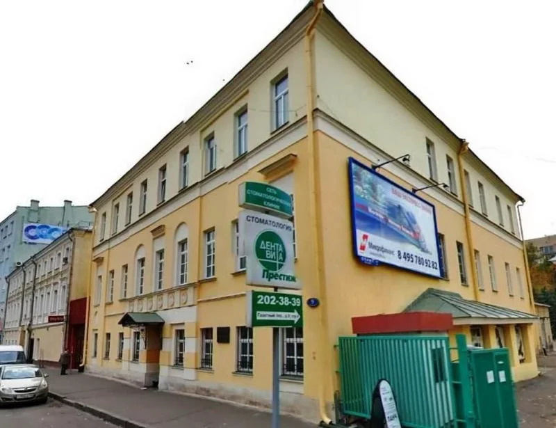 Предлагается в аренду офисное помещение 30 кв.м.  
В помещении хороший ремонт. 
В здании пропускной режим. 
Договор 11 месяцев. Помещения частично с мебелью.
Парковки нет. 
Юр. адрес предоставляется.
В стоимость аренды включены эксплуатационные расходы. Электричество и коммунальные расходы оплачиваю