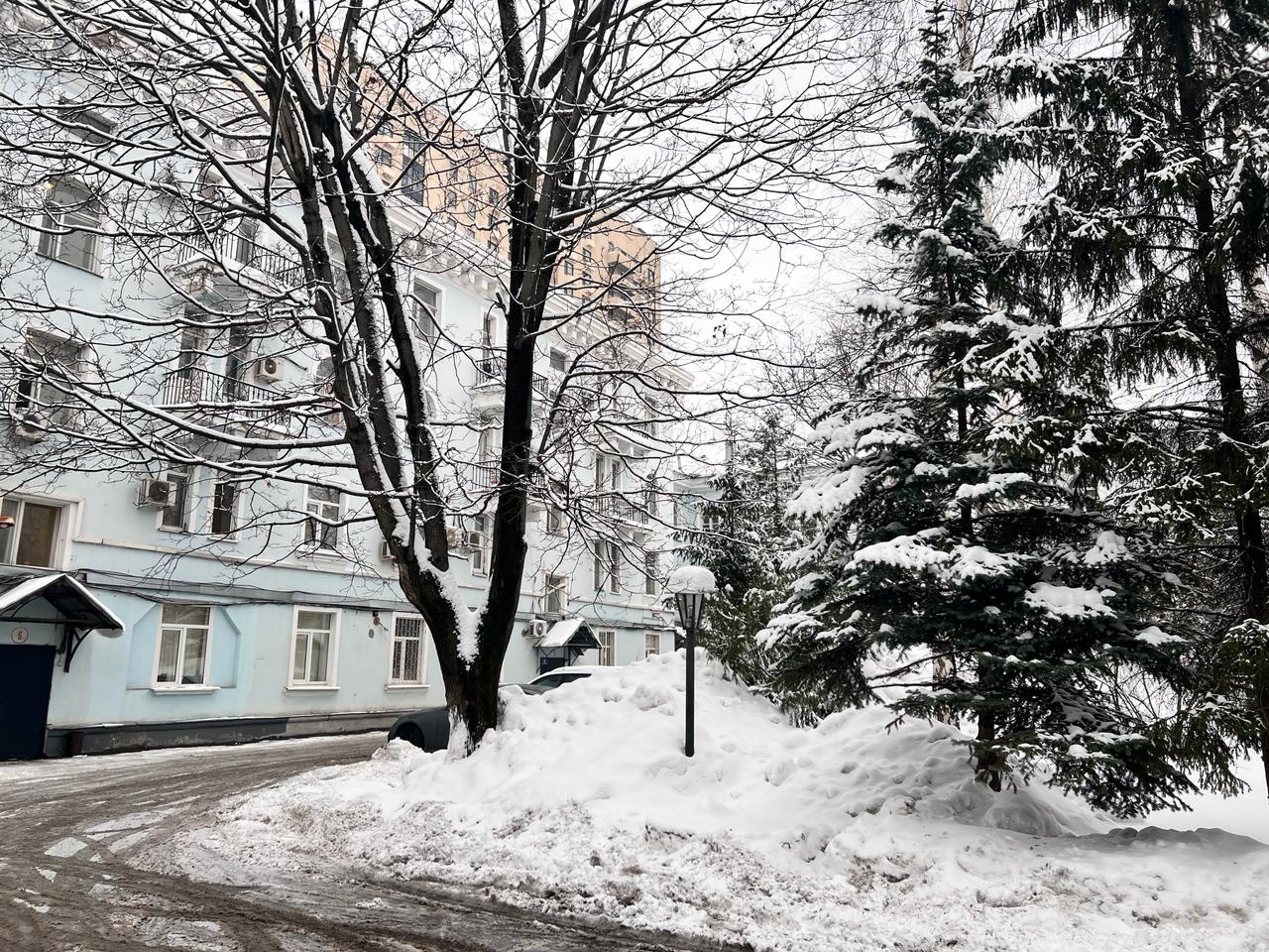 Предлагаем в аренду офисный блок общей площадью 140 м2 в административном здании. 

Кабинетная планировка, кухня, кабинеты и переговорные, сан. узлы. 
Кондиционирование.

Круглосуточная охрана и видеонаблюдение, оптико-волоконные коммуникации.
Доступ 24/7.

Коммерческие условия:
16 000 руб. за м2/го