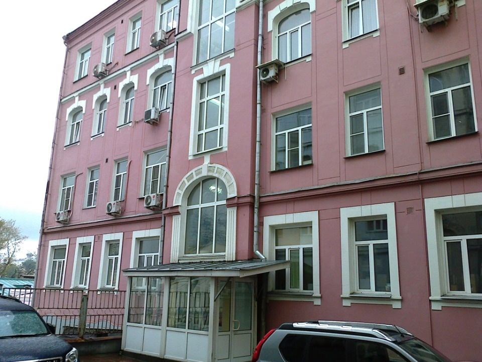 Сдаётся помещение под офис кабинетного типа 70 кв.м. 
Исторический центр города в 3 км от
Кремля
Более 30 лет на рынке
Аренда от собственника
Все офисы с окнами
Высота потолков 3 м
Территория находится под охраной ЧОП
Пропускной режим/Круглосуточный
доступ
Система видеонаблюдения
Система кондиционир