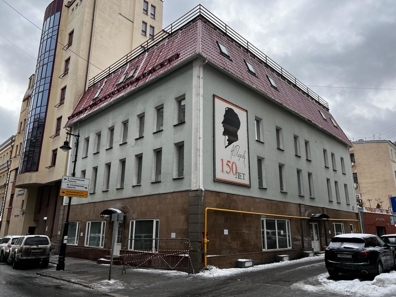Предлагаем в аренду здание, расположенное в пешей доступности от метро Цветной бульвар. 
Площадь здания 1350 кв.м 
Подвал - 204 м2
1 этаж - 242,3 м2
2 этаж - 281,8 м2
3 этаж - 287,6 м2
4 этаж - 336.2 м2
Возможна аренда по частям:
3-4 этаж 623.9 м² цена 25 000 рублей за м² в год.
На этажах выполнен о