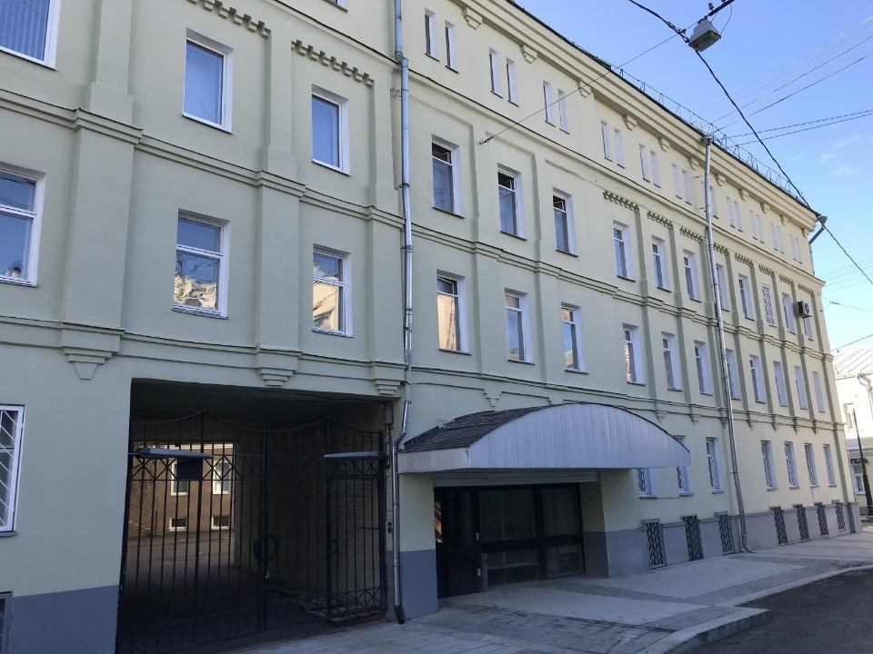 Предлагаем в аренду помещение на Китай-Городе. 

3 мин. пешком от м. Китай-город или м. Лубянка. 

Этаж 1
Общая площадь 225 кв.м.
Планировка смешанная.

Ставка аренды 30 000  руб. кв.м. в год в т. ч.  НДС, КП и ЭР
Дополнительно оплачиваются интернет и уборка.

Депозит 1 месяц.
Арендные каникулы обсу