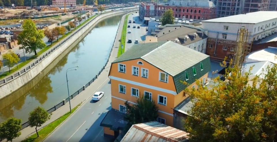 Продаём здание  Большая Почтовая, д 38 стр 5.

Площадь: 733 м2.
Планировка: смешанная.
Этажей: 4
Состояние: готово к въезду.
Удобная внутренняя парковка на 4 машиноместа. 

Метро рядом: м. Электрозаводская в 7 минутах пешком, м. Семеновская в 19 минутах пешком, м. Сокольники в 20 минутах пешком. Это