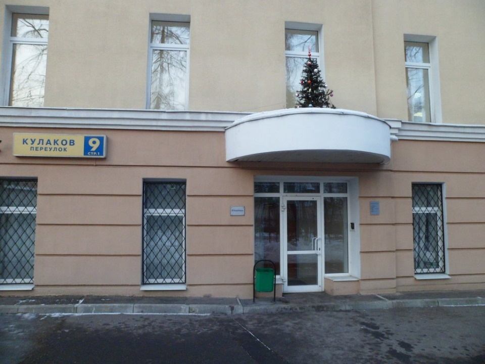 Сдается в аренду офис площадью 550 кв.м.
Офисное здание располагается в семи минутах ходьбы от метро Алексеевская  
Описание помещения:  Мансардные окна, высота скоса у стены - 1,5 м. С/у в блоке.
Возможно арендовать с мебелью. 
Отдельный вход. 
Планировка: кабинетная. 
Офисная отделка. 
Тип налог