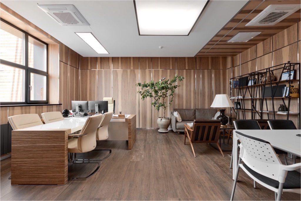Бизнес центр «Baker Plaza» класса «В»  

Предлагается в аренду офис 550 кв.м. с премиальной отделкой

Зона руководителей с собственной кухней, ресепшн и зоной ожидания.
-Кабинет руководителя с зоной отдыха и душевой.

Раздельные санузлы для персонала.
-Кухня для персонала.
-Переговорная комната с го