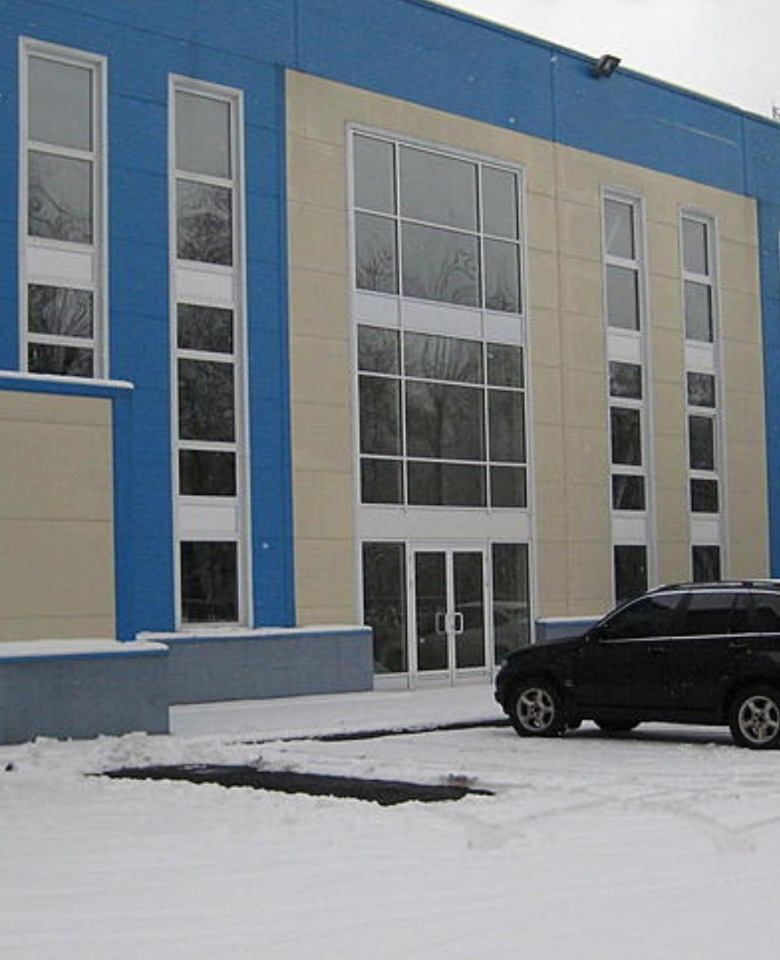 Руслан. Прямая аренда в бц. Офисный блок со своим санузлом, ставка арендной платы 12000 руб. за кв.м. в год (включая НДС и эксплуатационные услуги), коммунальные услуги оплачиваются дополнительно по фактическому потреблению и по тарифам поставщиков ресурсов; парковка, охрана. 
