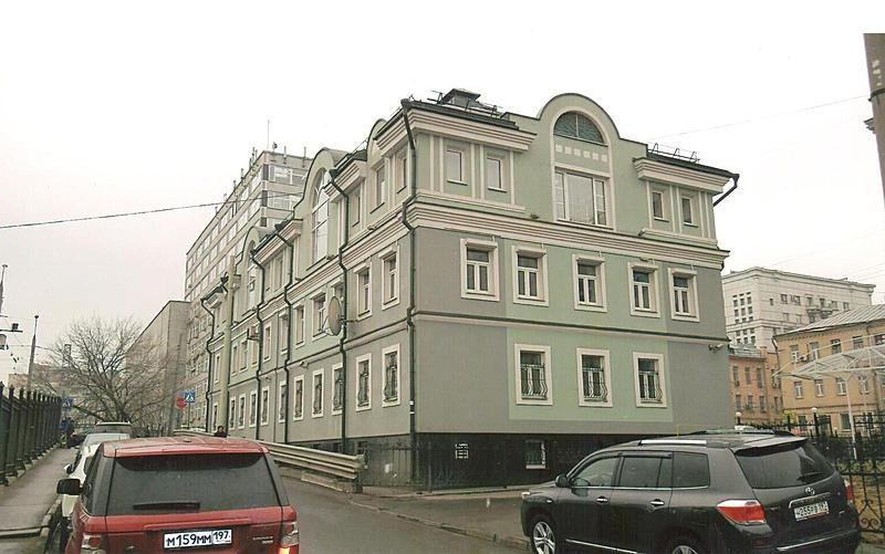 Представительское здание со своей парковкой.
Общая площадь 1 242 кв.м. (3 этажа+мансарда).
Хороший  ремонт. 
Центральное кондиционирование и вентиляция.
Пожарная лестница.
Огороженная территория с парковкой на 8 мест.
Арендная ставка 25 000 руб/м2/год включая НДС. 
Отдельно оплачиваются коммунальные