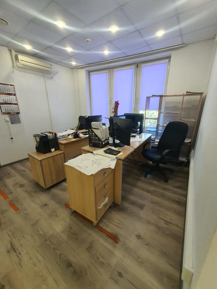 Предлагаем в аренду офис в ЖК «Две Башни».

Общая площадь 194 кв. м.
Смешанная планировка, есть кухня 
Хороший ремонт, вентиляция и кондиционирование.
Второй этаж. 

Предоставляется юридический адрес налоговая  34.
Прямая аренда, охрана, парковка на огороженной территорий

От метро Октябрьская поле 