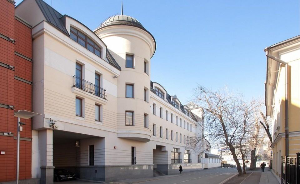 Предлагаем в аренду офис на первом этаже в БЦ класса В.
Общая площадь 283 кв.м Вход отдельный.
Планировка смешанная. 
Качественный ремонт. Большие окна на улицу.
Арендная ставка 24000 рублей кв.м. в год. УНО. 
Эксплуатационные и коммунальные платежи включены в ставку аренды. Электричество по счетчик