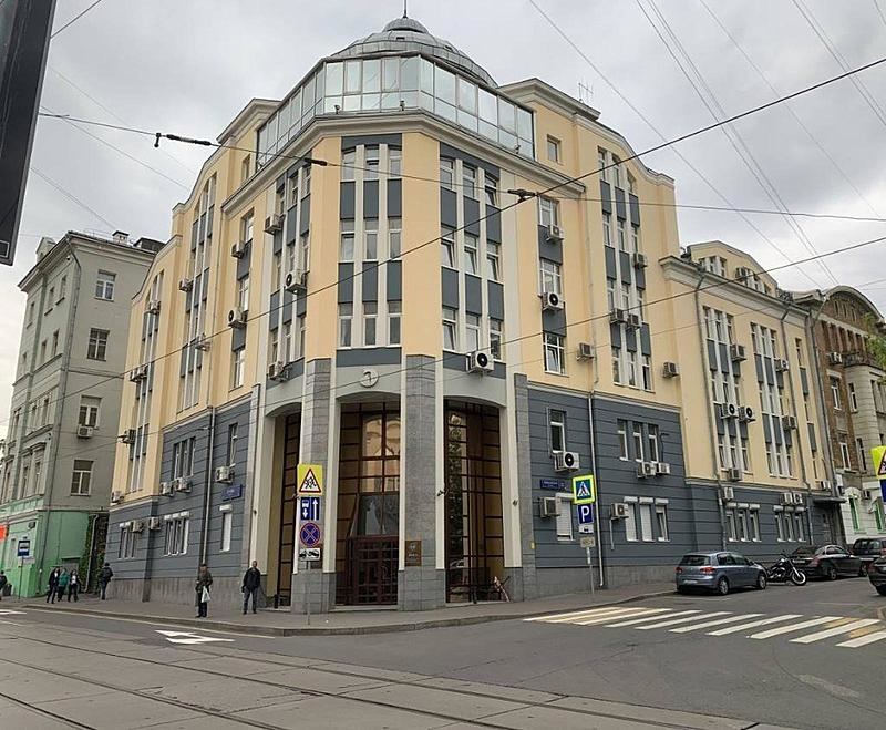 Предлагаем в аренду офис 429 кв м. (этаж целиком) в отдельно стоящем здании, расположенном в Мещанском районе. Первая линия домов. От станции метро Проспект Мира 5 минут пешком, Сухаревская - 7 минут.
Планировка смешанная.
Особняк оснащен двумя грузопассажирскими лифтами. Имеет витражное остекление,