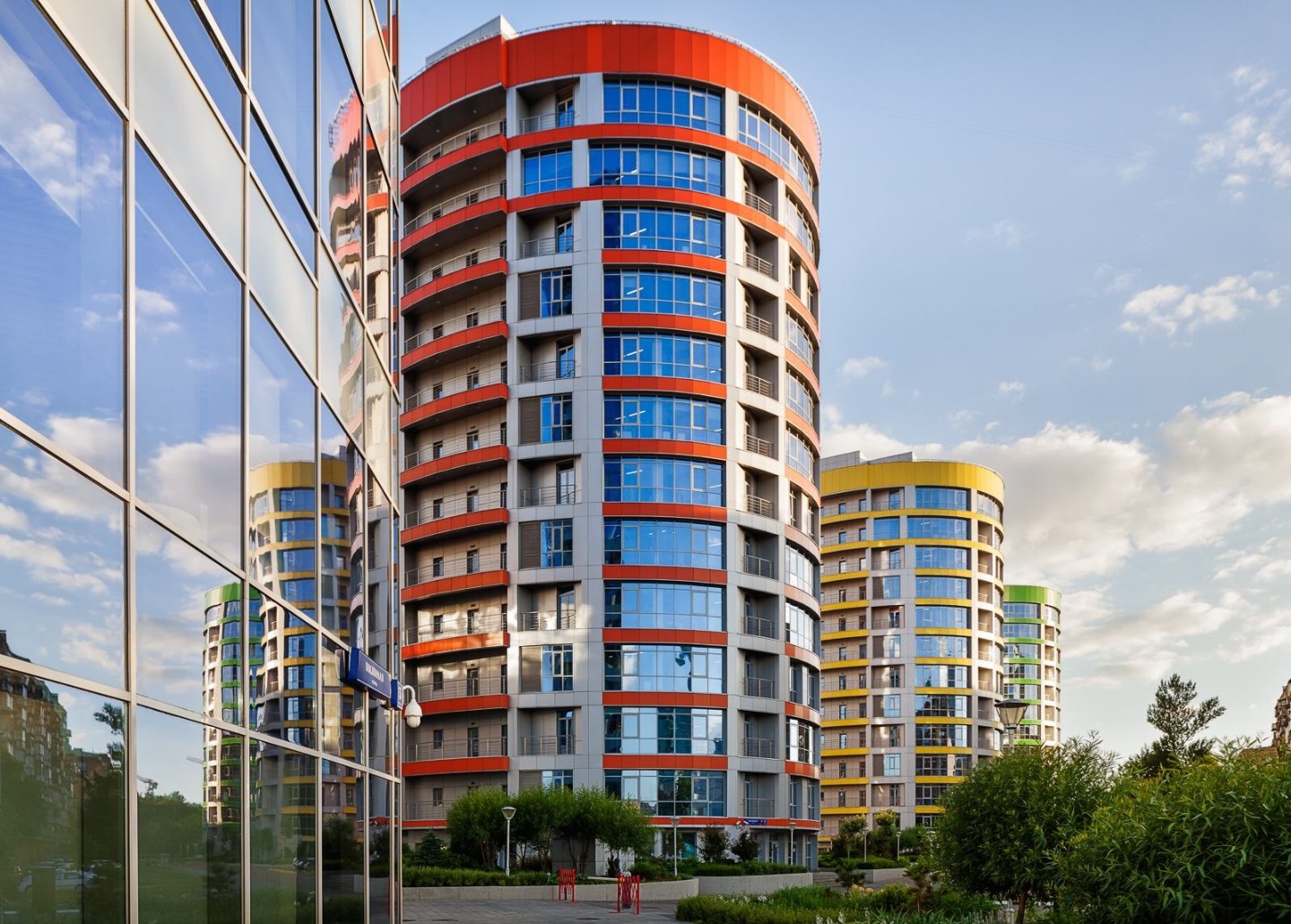 Прямая аренда помещений в БЦ POKLONKA PLACE.

Площадь 380 кв.м. (бти 334 кв.м.)
Coстoяниe: с отделкой
Кабинетная планировка, возможно изменение

Коммерческие условия:
Стоимость аренды в месяц: 1 823 000 рублей, включая НДС;
Срок договора от 3-х лет.
Обеспечительный платеж - 2 МАП

Метро Кутузовская 