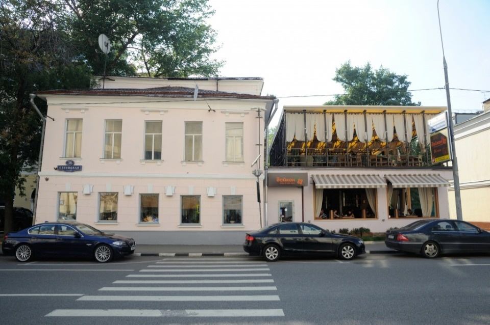 Предлагаем в аренду офис площадью 120 кв.м. на 2 этаже особняка, со свободной пропускной системой, 6 кабинетов, кухня и  сан.узел., выполнен свежий ремонт, установлены кондиционеры, прямая аренда.
Доступ 24/7.
