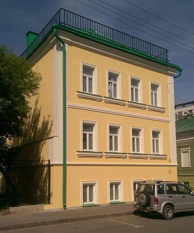 Сдается офис площадью 441 кв.м. по цене 28000 р кв.м. / год. Помещение требует отделочных работ. Всего в здании 3 этажа, является особняком класса Б+, по адресу: Москва, ЦАО, 1-й Спасоналивковский переулок, д. 8с2, 6 минут пешком от метро Октябрьская. Быстрый доступ посетителей, возможность собствен