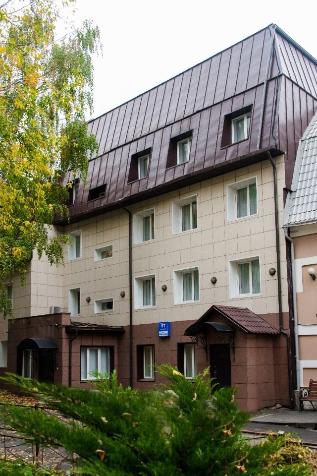 Предлагаем в аренду здание Лесная 57 (стр 4). 

Общая площадь 968 кв.м. 
Пять наземных этажей и подвал
Установлен лифт. 
Презентабельная входная группа и ресепшн, комната охраны, серверная и кабинеты. Верхние этажи кабинетной планировки, кабинеты для руководства с приемной, сан узлы на всех этажах. 