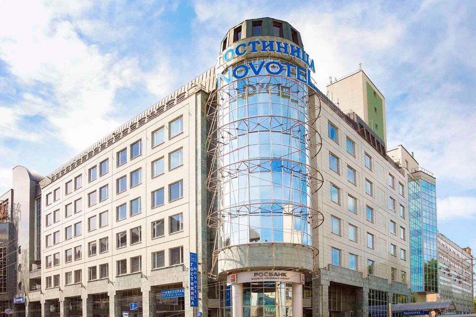 Предлагается в аренду помещение 184.35 кв.м по БТИ (160.3)
Помещение расположено в  бизнес-центре Мейерхольд.
Здание Бизнес Центра оснащено всеми современными коммуникациями и полностью соответствует требованиям, предъявленным к бизнес-центрам класса В+. 
В арендную ставку включено НДС, эксплуат