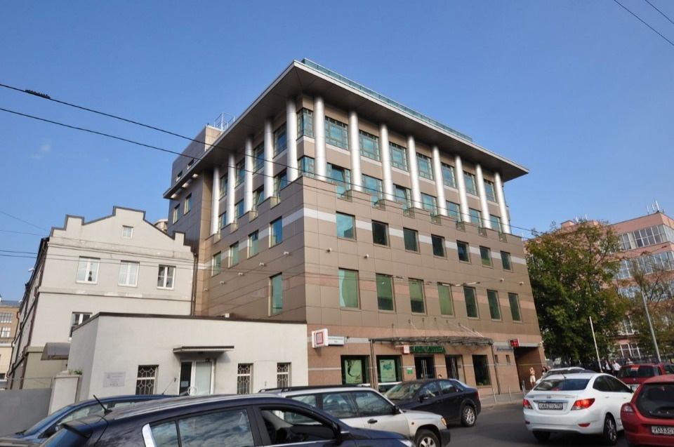 Предлагаем в аренду офис общей площадью 257 кв.м.

5 этаж. 

Планировка: восемь кабинетов, переговорка, кухня, серверная,  ресепшн, сан. узлы. 

5 минут пешком до  метро Новослободская, 7 минут до станции метро Достоевская.

В арендную ставку все включено, кроме интернета и телефонии.

Возможна 