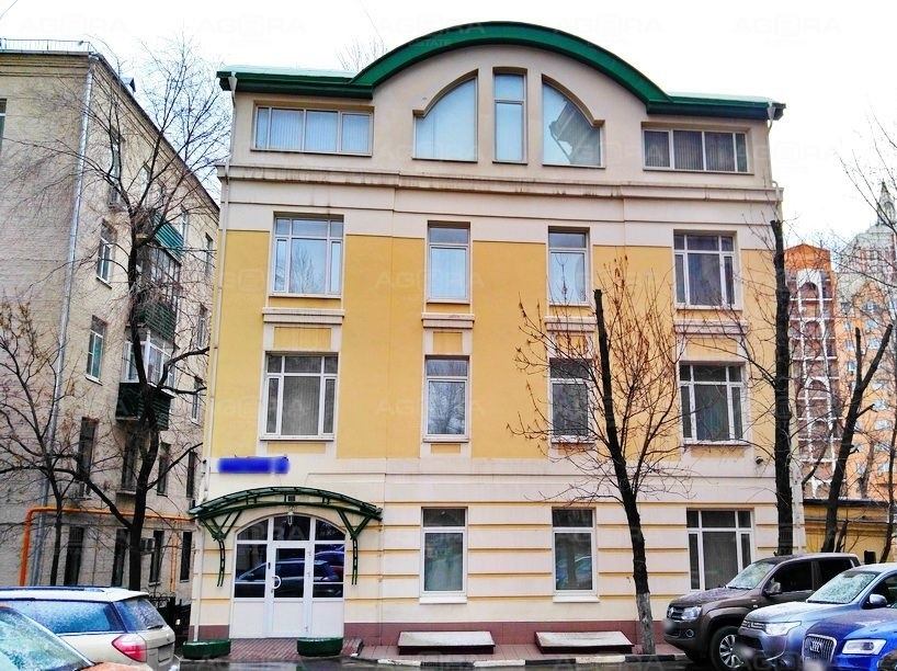 Предлагаю в аренду офисное здание в историческом центре Москвы, общая площадь - 770 м2.  
 1 этаж - 164,1 м2; 2 этаж - 161,6 м2; 3 этаж - 160,6 м2; мансарда 128.1 м2, цоколь 159,1 м2 с отдельным входом; 
Эксплуатируемая кровля. 
2 зоны для руководства со своим с/у и мини кухня. Организованная кухня 