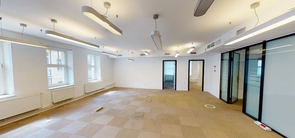 Предлагаем в аренду офис 351 кв.м. на 3 этаже Бизнес Центре класса А. 
Офис занимает целиком этаж. 
Есть собственный с/у и кухня.
Бизнес-центр  на Сретенке полностью соответствует классу А. В 2006 году произведен капитальный ремонт, в помещениях выполнена качественная отделка. Фасадная часть компл