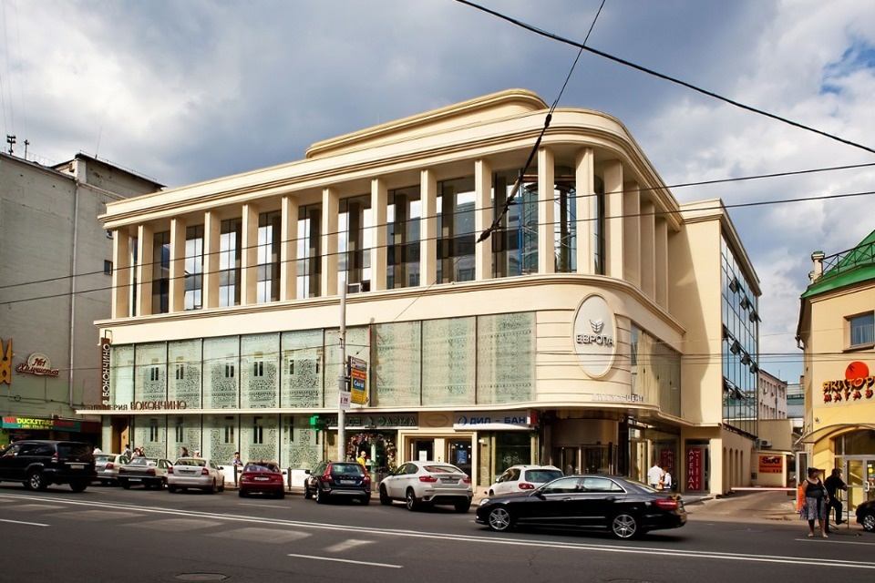 
Предлагаем в аренду офис 41 кв.м на 2 этаже в БЦ Европа, 2 минуты пешком от м.Менделеевская. Панорамные окна 
Предоставляется переговорная комната , имеется летняя веранда .
Наземный паркинг 19т.р месяц. 
Помещение сдаётся с мебелью .
В стоимость включена уборка , вай фай , коммунальные услуги .
Си