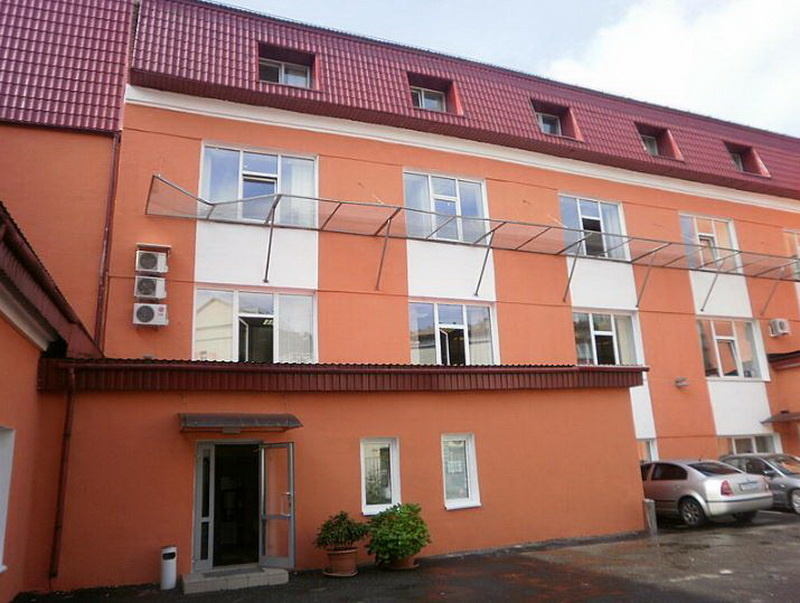 Сдаётся в аренду офисный блок площадью 112 квадратных метров на четвертом этаже (мансарда).
Метро Марксистская в 4-х минутах ходьбы. Метро Таганская (кольцевая) в 5 мин. ходьбы.
Планировка: опен спейс.
Помещение освободится 31.07.2022г и готово будет к эксплуатации. ЛИФТ.
Наличие сан.узла, лифта