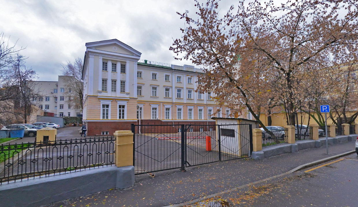 Предлагаем в аренду офис 360 кв.м.

Офисный особняк на огороженной территории. 

Планировка: кабинетная. 
Отделка: офисная отделка.
Вентиляция: приточно-вытяжная. 
Кондиционирование: сплит-системы. 
Безопасность: видеонаблюдение, круглосуточная охрана, круглосуточный доступ. 

Парковка: наземная. 
Л