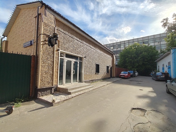 Продажа отдельно стоящего здания расположенного в 300 м от станции метро Семеновская

Общая площадь - 180 кв.м.
Первый этаж и мансарда.
Высота потолков: 1 этаж - 3,5 м., мансарда - 3 м.
Электрическая мощность - 85 кВт.

Арендатор - Научно исследовательский центр, МАП 440 т.р.
Договор долгосрочный,