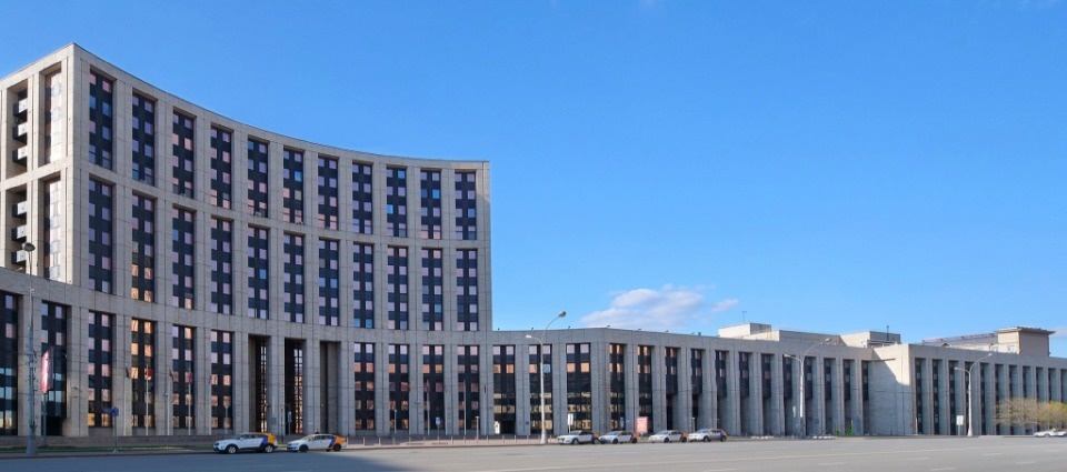 Предлагается в аренду офис ный блок 500 кв.м. в Бизнес-центр МИБ 
Возможно деление на блоки от 100 кв.м.             
-Планировка - залы open space и кабинеты                                                                                                                   Вентиляция и кондиционирова