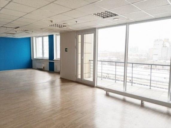 Предлагаем  в аренду  офисный  площадью   152 квадратных  метра.
Седьмой этаж, состоящий из большого рабочего пространства и ряда выделенных  помещений.  
Помещение,  просторное, светлое, с витражным остеклением по фасаду, с выделенными стеклянными  боксами для руководителей или переговорных комнат.