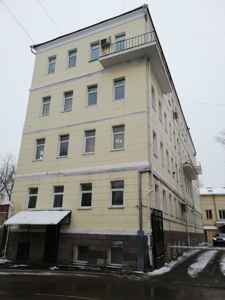 Предлагаем в аренду здание в Таганском районе.
900 метров от метро Таганская, Марксистская, Площадь Ильича, Курская. 
Удобный подъезд с Садового кольца, набережной Яузы и с Николоямской улицы. 
6 уровней: 4 этажа + цоколь с окнами и чердак. 
Два отдельных входа. 
Земельный участок  1 052 м2.
Закрыты