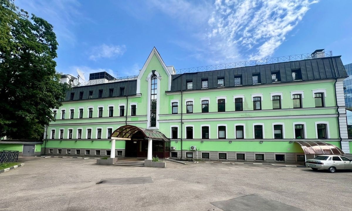 Предлагаем в аренду офис. Прямая аренда офиса от собственника.

Общая площадь 510 кв. метров. 
310 метров 1-й этаж и 200 кв.м. цокольный этаж с окнами. 
 
м. Серпуховская в 3 минутах пешком, м. Павелецкая в 10 минутах пешком. 

Паркинг на закрытой территории 4 м/м.  

Арендная плата: 1 200 000 руб./