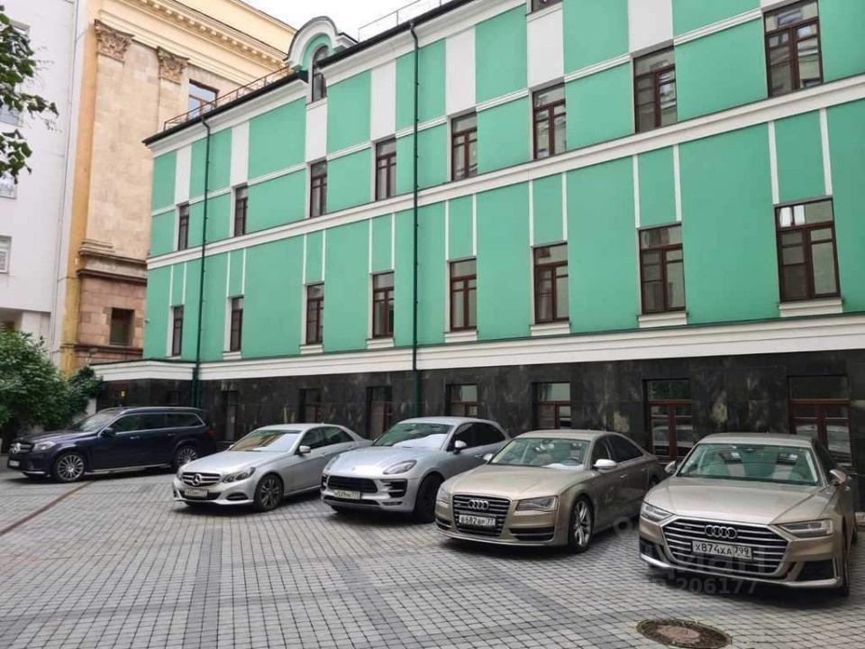 Предлагаем в аренду офис в особняке. 
Дизайнерская отделка, система умный дом.
Кабинеты для руководителей, санузлам и душевыми.
Несколько выходов.

1 этаж.
Этаж целиком.
Общая площадью 127.8 кв.м.
Планировка: смешанная, кабинеты, опен спейс . 
Качественная  отделка.
Кухня и сан.узлы. 

Вентиляция: п