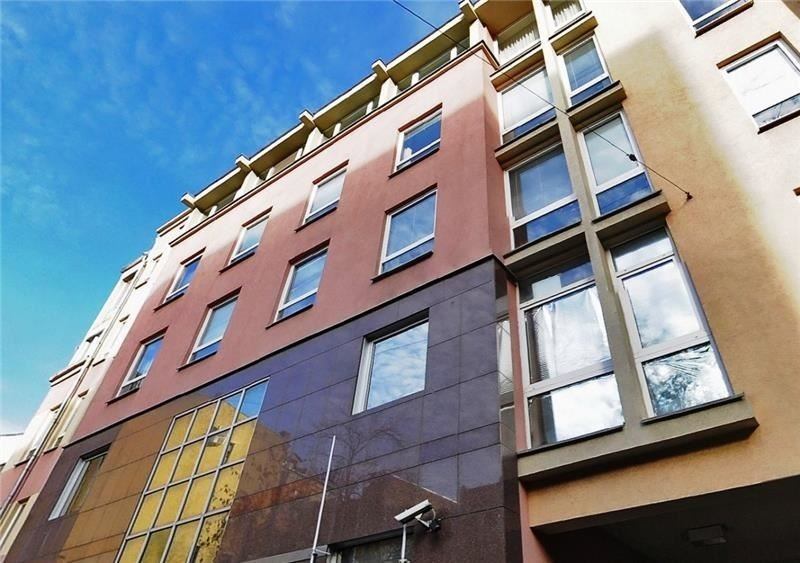 Предлагаем в аренду здание 2439 кв. м., состоящее из 6-ти этажей, мансарды, подвала, подземного гаража
Комфортное размещение на 150-200 рабочих мест
За счет большого количества окон много естественного света
Есть возможность выходить на небольшие балконы прямо из кабинетов
Здание расположено в Басма