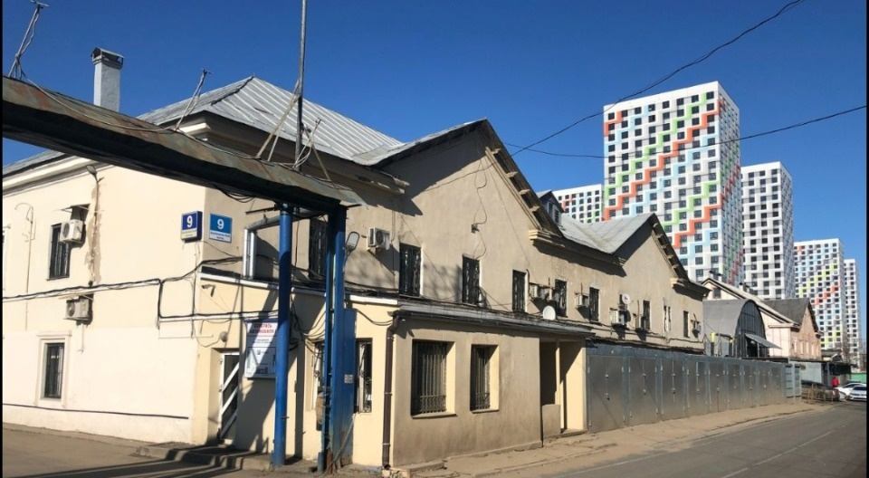 Руслан. Прямая аренда.
Предлагается в аренду площадь 1151,9 м2 в отдельно стоящем здании состоящая из 40 помещений. Закрытая территория, современная система видеонаблюдения, охрана, возможность аренды машиномест на территории.