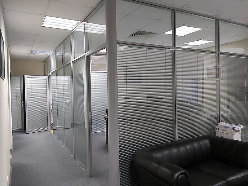 Предлагаем в аренду офис 115 кв.м., кабинетная планировка (4-6 кабинетов), кухня, сан узел.
1 парковочное место входит в стоимость аренды. 
Оплата только электроэнергии, приблизительные затраты 10 т.р. в месяц.
Доступ в офис 24/7. 