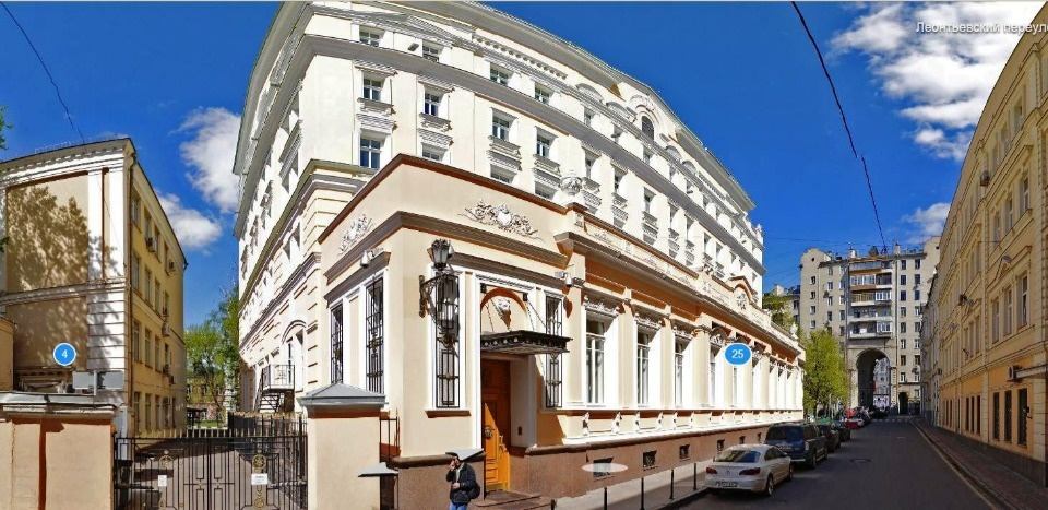 Предлагаем в аренду офис в Бизнес-Центре класса А. 

Общая площадь 845 кв.м. (весь этаж)
712 метров (часть этажа)
450 метров (часть этажа)

Смешанная планировка: опен спейс, изолированные кабинеты, ресепшен, серверная, мини-кухня, сан узлы.
Серверная с отдельным кондиционированием

Выполнен качестве