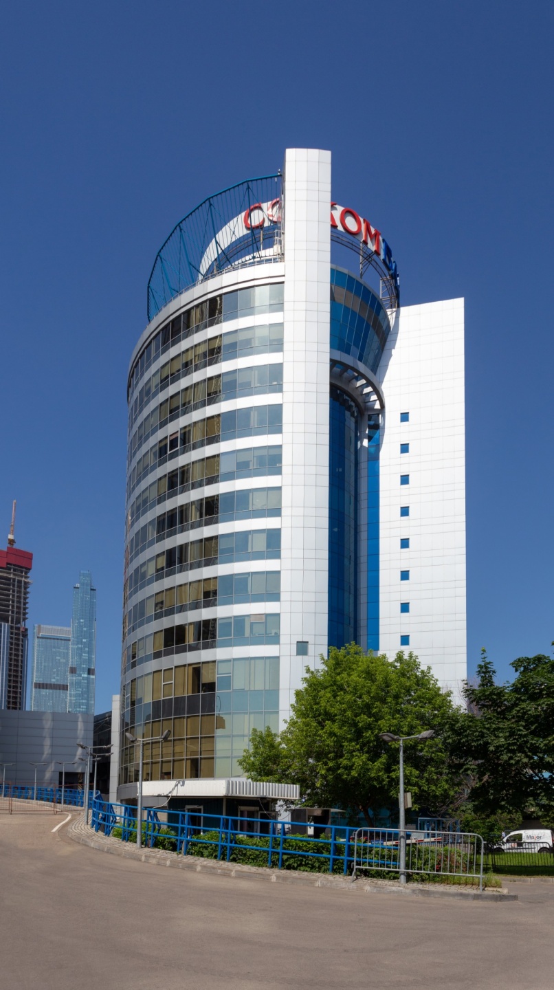 ark Tower расположен в Пресненском районе Центрального округа Москвы. В непосредственной близости находятся здания правительства Москвы и России, многие министерства и ведомства, международный деловой центр «Москва-Сити», Центр международной торговли.

Поблизости от Park Tower пролегают крупнейшие а