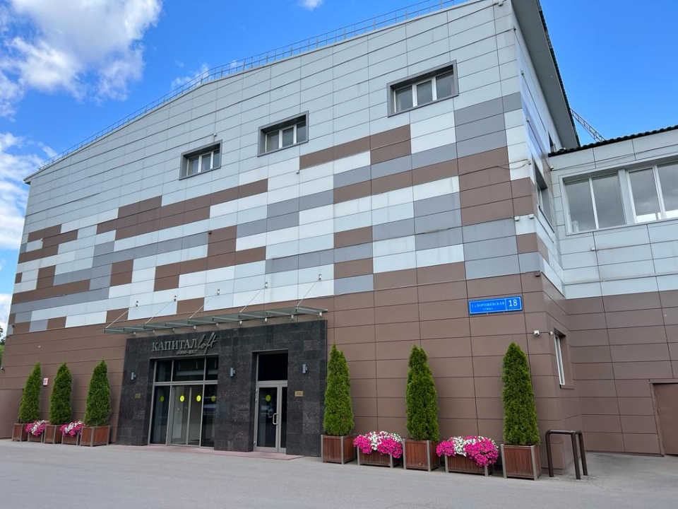 Предлагаем в аренду помещение  в Бизнес Центре КАПИТАЛ ЛОФТ 

Общая площадь 160 кв.м.
Планировка опен спейс.
Новый качественный ремонт.
Третий этаж

Уникальное расположение напротив выхода из метро Зорге, 5 минут пешком до метро Октябрьское поле. 

Телефония + скоростной Интернет (3 недорогих Пров