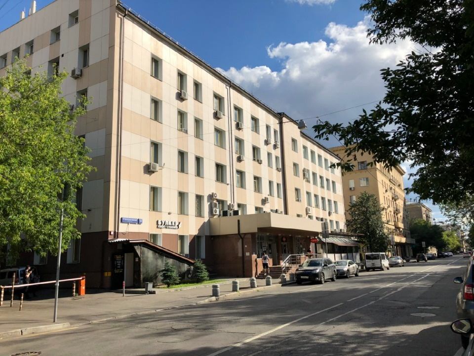 Предлагаем в аренду офис 196.5  кв.м.

5-й этаж, мансарда
Стандартная офисная отделка. 
Планировка: опен спейс, три кабинета, ресепшен.


Ставка аренды 19 000 кв м/год, УСН.

Охрана, видеонаблюдение.
Пропускной режим. 
Одно парковочное место включено в стоимость. 

Коммунальные услуги включены, допо