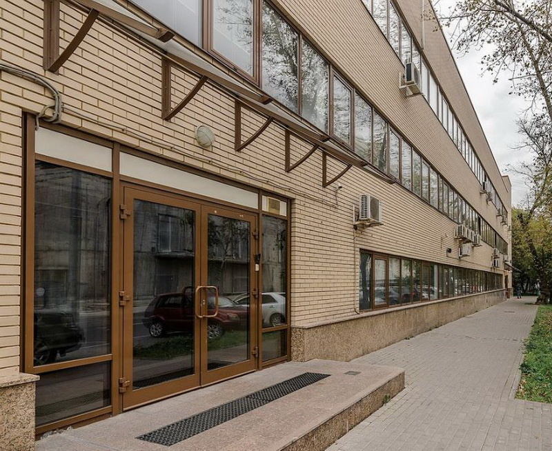 Современный офисный особняк. 

В аренду предлагается помещение
238,1 кв.м. 
 1-й этаж.  

Планировка смешанная.
Везде качественная отделка с элементами дизайна.

Большие панорамные открывающиеся окна, высокие потолки, неглубокие этажи. 
Имеются все необходимые инженерные системы, в тч. вентиляция и 