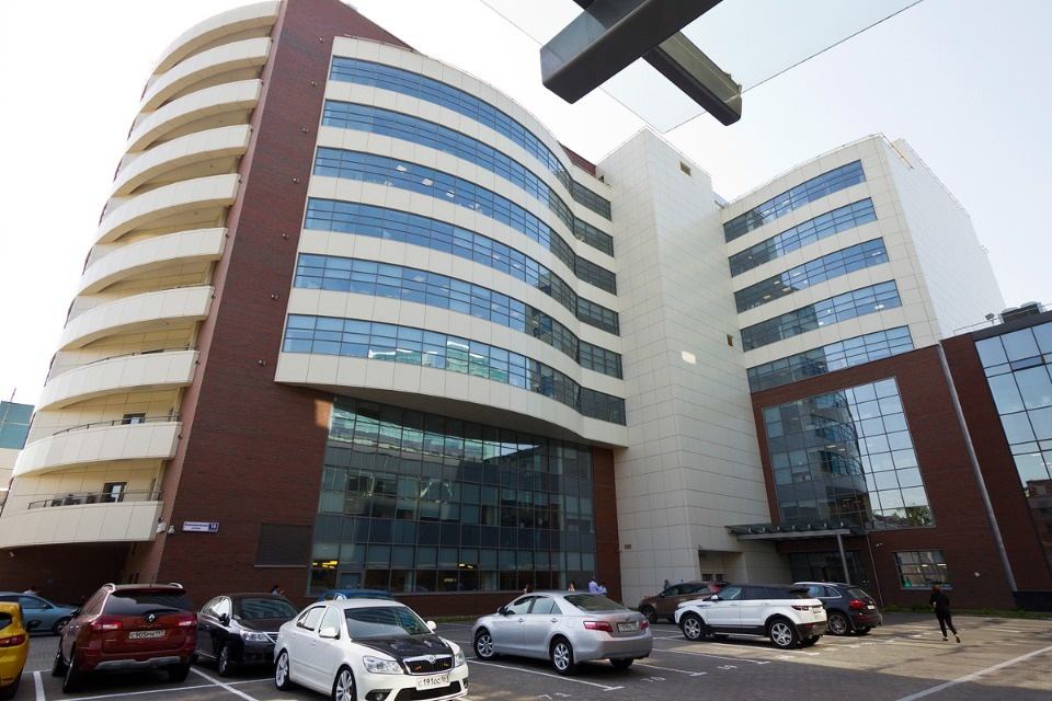 Предлагается в аренду офис в Бизнес-Центре Black and White класса A

Общая площадь -1 321 кв. м.
Планировка - смешанная.
В офисе выполнена качественная отделка. 
Этаж 3-й.
Готово к въезду. 

Вентиляция: приточно-вытяжная. 
Кондиционирование: центральное. 
Пожарная сигнализация: спринклерная систем