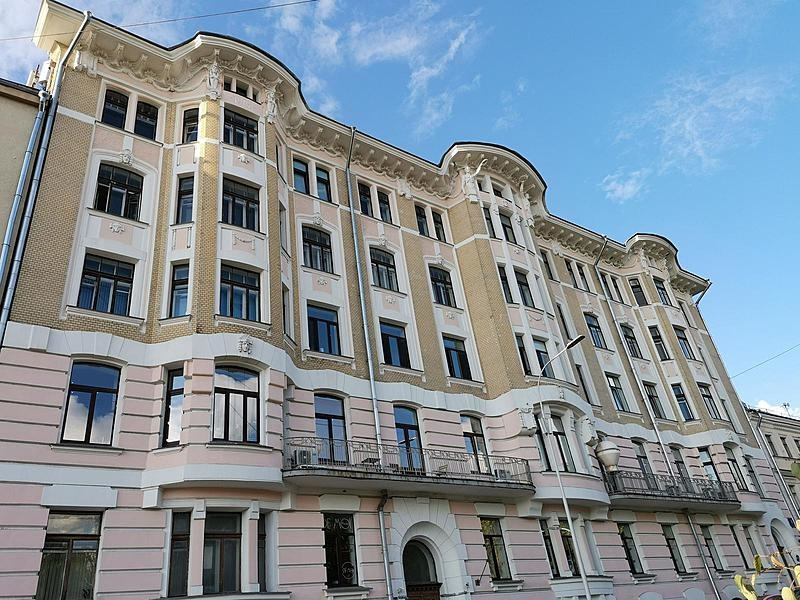 Прямая аренда офиса площадью 100,5 кв.м. 
окна на бульвар, Свой санузел, прихожая, свой лифт.
Расположен на 4 этаже, всего в здании 5 этажей, 
Бизнес-центр класса Б, по адресу: Москва, ЦАО, Рождественский бульвар, д. 9.
5 минут пешком от метро Трубная. 
Офис свободен.
Прямая аренда.
Арендная ставка 