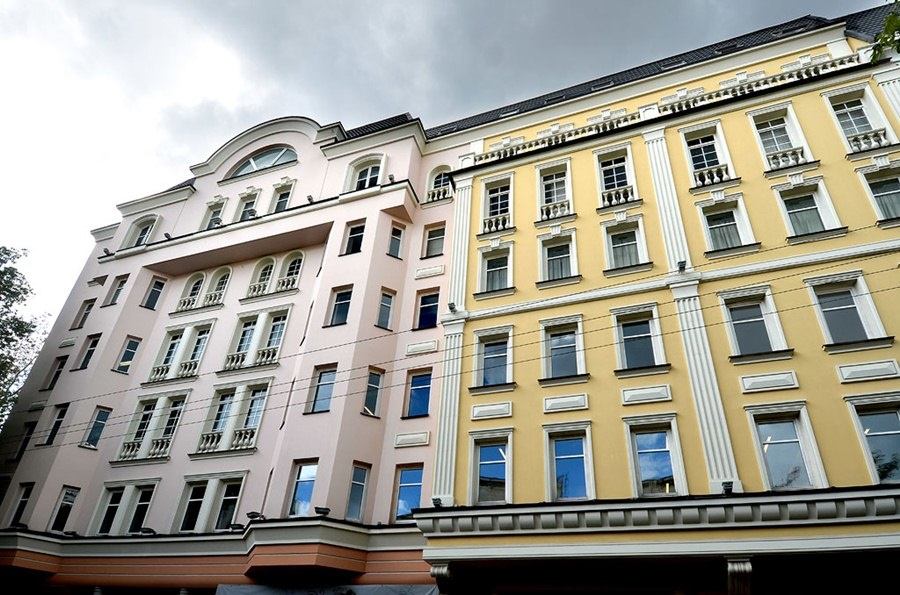 Офисный блок - 503 м²
5 этаж Делового центра Кисловский в самом центре Москвы. 
Шаговая доступность от трех станций метро - Арбатская/Александровский сад/Библиотека им. Ленина - 5 минут пешком! 
Огороженный внутренний двор, гостевая парковка, пропускная система, лифты. 
Кабинетная планировка, перего