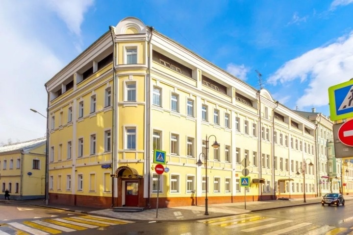 Предлагаем в аренду помещение общей площадью 202 кв.м. 

10 минут пешком от метро Павелецкая. 

1 этаж.
Отдельный вход. 
Планировка: офисные помещения, депозитарий, хранилище, кухня, с/у
Помещение идеально подойдёт для банковской деятельности. 

Ставка аренды  31 000руб/кв.м./год, с НДС, 
Обеспечите